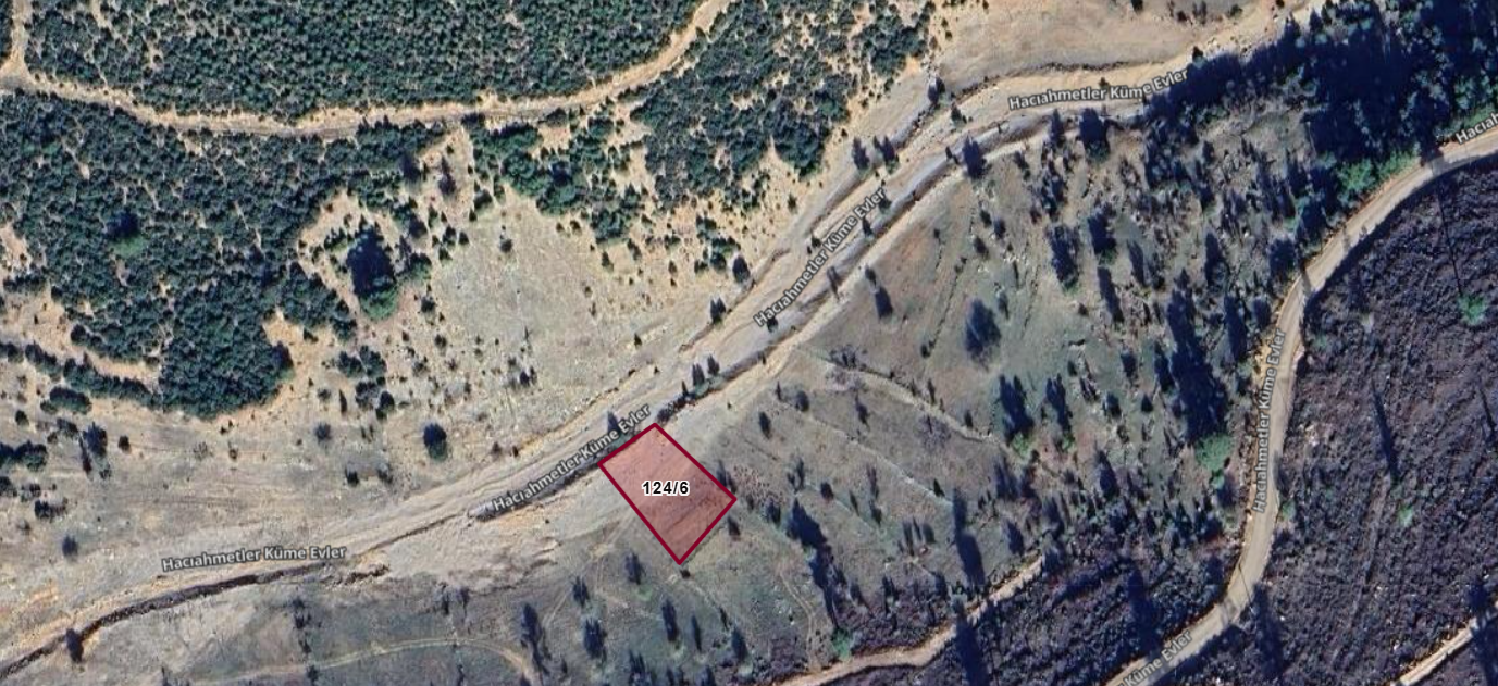 ISPARTA SÜTÇÜLER HACIAHMETLER  KÖYÜNDE  1.090  M² TARLA SATILIKTIR